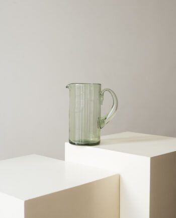Jarra recta con asa grande