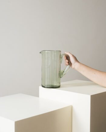 Jarra recta con asa grande